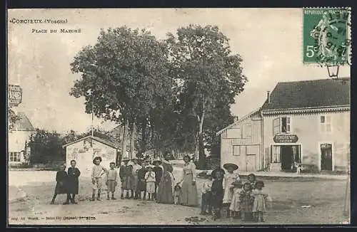 AK Corcieux, Place du Marché animée avec villageois et enfants