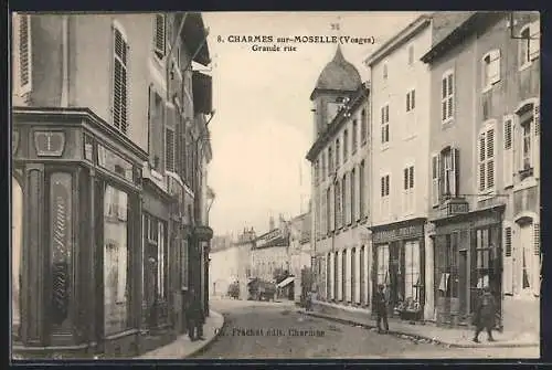 AK Charmes-sur-Moselle, Grande rue animée avec commerces et passants