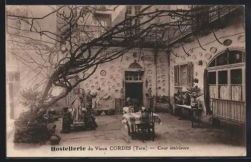 AK Cordes, Hostellerie du Vieux Cordes, Cour intérieure