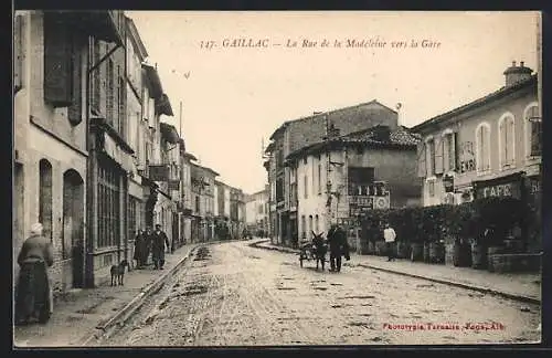 AK Gaillac, La Rue de la Madeleine vers la Gare