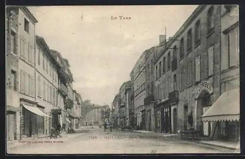 AK Gaillac, Rue Mazous avec bâtiments et passants