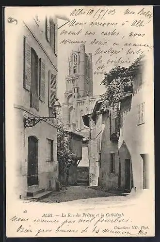 AK Albi, la rue des Prêtres et la cathédrale