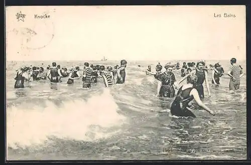 AK Les Bains, Gruppenaufnahme von Badegästen in Badeanzug