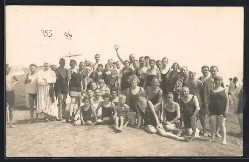 Foto-AK Gruppenaufnahme von Badegästen in Badeanzug