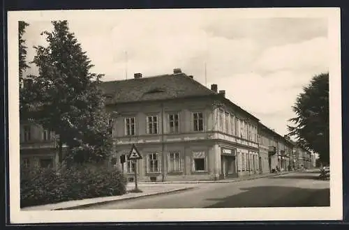 AK Terezín, Strassenpartie mit Geschäft