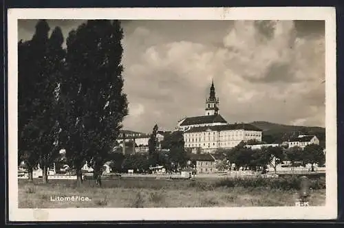 AK Litomerice, Blick zur Kirche vom Feld aus