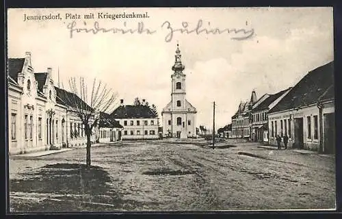 AK Jennersdorf, Platz mit Kriegerdnekmal, Blick zur Kirche