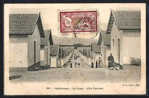 AK Sathonay, Le Camp, Allée Centrale