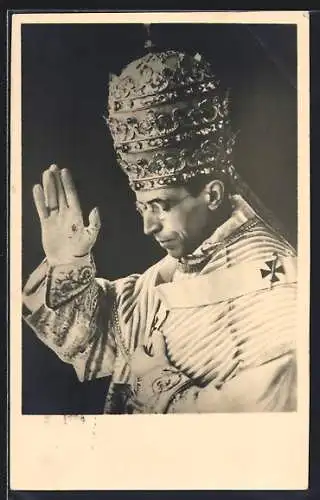 AK Papst Pius XII. hebt die rechte Hand, Portrait