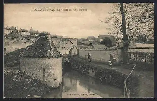 AK Houdan /S.-et-O., La Vesgre au Vieux Moulin