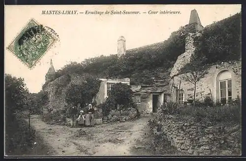 AK Mantes-Limay, Ermitage de Saint Sauveur, Cour Intérieure