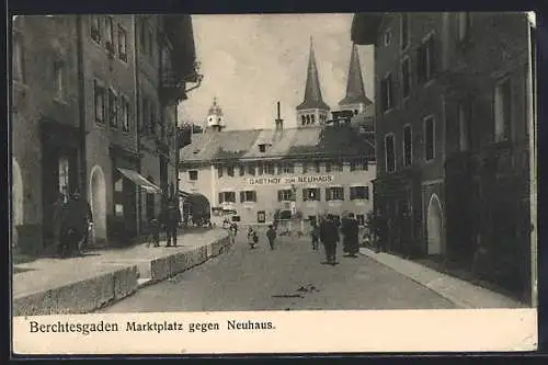 AK Berchtesgaden, Marktplatz gegen Gasthof zum Neuhaus