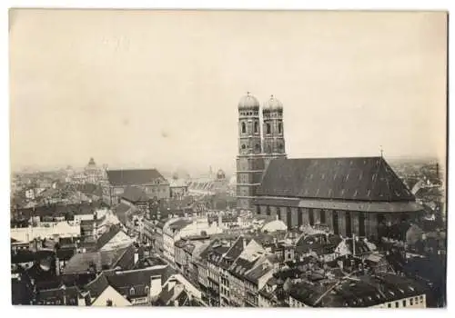 Fotografie G. Pettendorfer, München, Ansicht München, Altstadt-Partie mit Frauenkirche