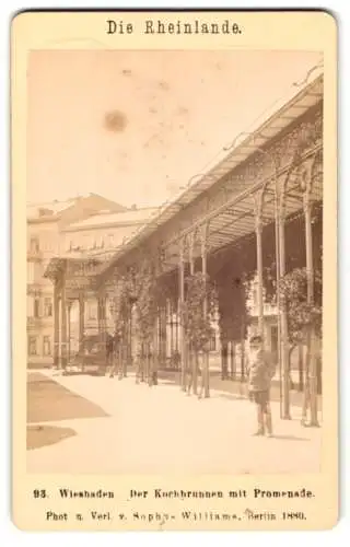 Fotografie Sophus Williams, Berlin, Ansicht Wiesbaden, Kochbrunnen & Promenade um 1880