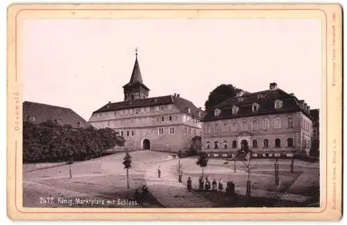 Fotografie unbekannter Fotograf, Ansicht Bad König, Marktplatz mit Schloss