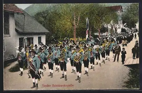 AK Tiroler Schützenkapelle in Trachten