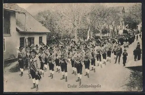 AK Tiroler Schützenkapelle in Trachten