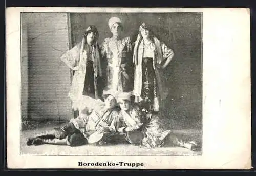 AK Aufnahme der Borodenko-Truppe, Trachtenkapelle