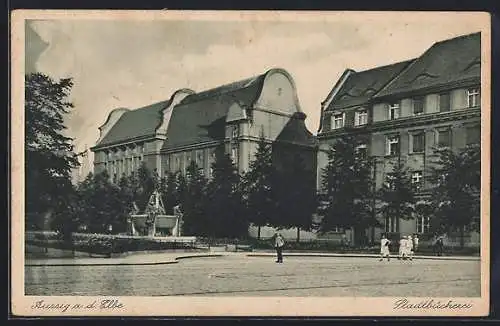 AK Aussig / Usti, Brunnen an der Stadtbücherei