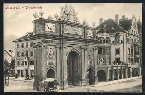 AK Innsbruck, Triumphpforte von der Strasse aus