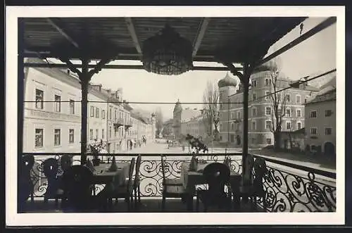 AK Lienz, Terrasse d. Hotel Post mit Stadtplatz