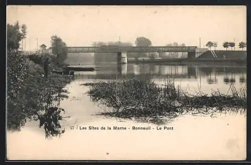 AK Bonneuil, Le Pont sur la Marne avec vue sur la rivière et le paysage environnant