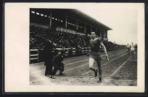 Foto-AK Staffelläufer beim Zieleinlauf