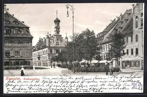 AK Kempten / Allgäu, Passanten auf dem Rathausplatz