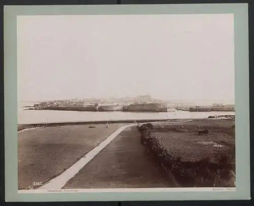 Fotografie Giorgio Sommer, Napoli, Ansicht Siracusa, Panorama mit Festungsanlage