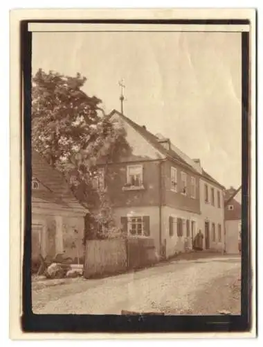 3 Fotografien Ansicht Bad Steben, Wohnhaus, Platz mit Egge, Familie am Teich vor ihrem Wohnhaus