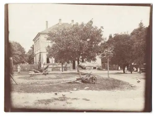 3 Fotografien Ansicht Bad Steben, Wohnhaus, Platz mit Egge, Familie am Teich vor ihrem Wohnhaus