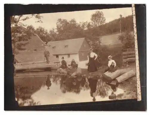 3 Fotografien Ansicht Bad Steben, Wohnhaus, Platz mit Egge, Familie am Teich vor ihrem Wohnhaus