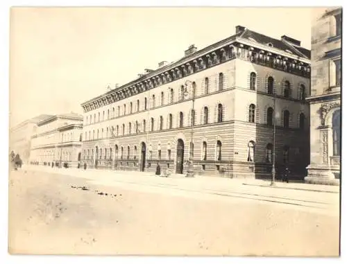 2 Fotografien Georg Pettendorfer, München, Ansicht München, Strassenpartie mit der Hof - und Staatsbibliothek