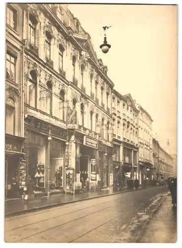 22 Fotografien Georg Pettendorfer, München, Ansicht München, Strassenpartie mit Geschäften, Residenz-Str., Kutschen