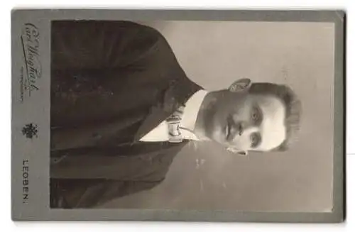 Fotografie Carl Weighart, Leoben, Stadt. Josefee 187, Blick zum Ateliersgebäude im Passepartout