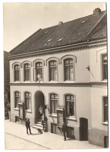 Fotografie Ansicht Harburg / Elbe, Lindenstr. 18, Fotoatelier Carl Timm, Schaukästen am Geschäftshaus