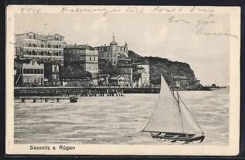 AK Sassnitz a. Rügen, Uferpartie mit Hotel am Meer