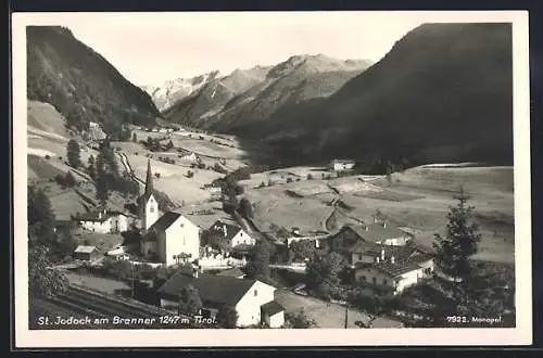 AK St. Jodock, Gesamtansicht mit Kirche und Berglandschaft