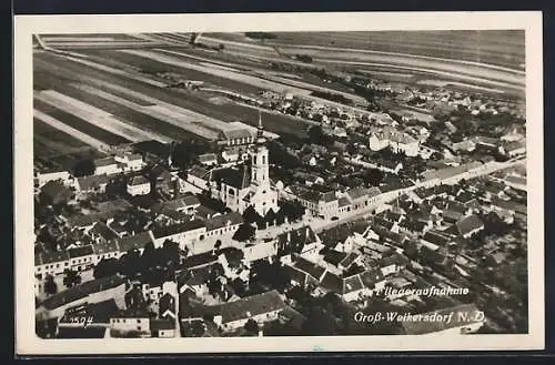 AK Grossweikersdorf /N.-D., Teilansicht mit Kirche, Fliegeraufnahme