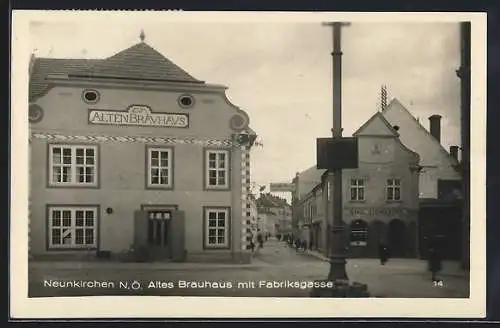 AK Neunkirchen /N. Ö., Gasthaus Altes Brauhaus mit Strasse Fabriksgasse