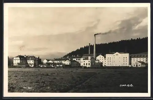 AK Neukirchen an der Vöckla, Ortspartie mit der Brauerei Zipf