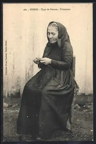 AK Type de Femme Corse, Tricoteuse