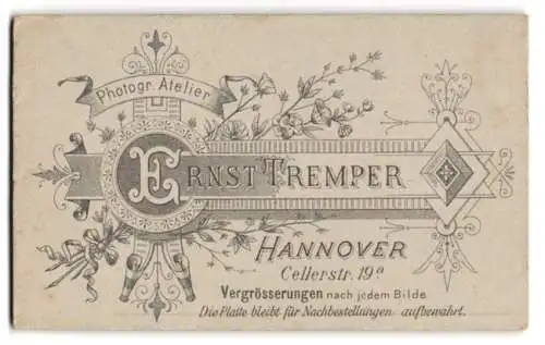 Fotografie Ernst Tremper, Hannover, Celler-Str. 19a, Name des Fotografen in künstlerischer Darstellung mit Blumen