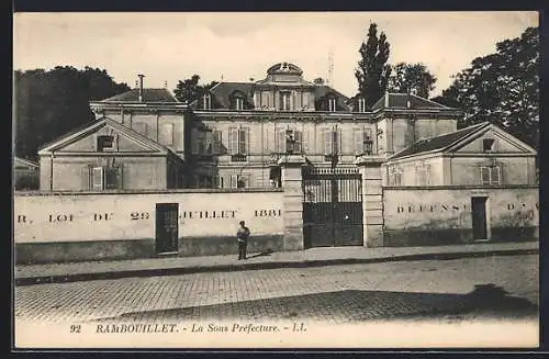 AK Rambouillet, La Sous Préfecture