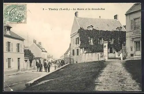 AK Thoiry, La Mairie et la Grande-Rue