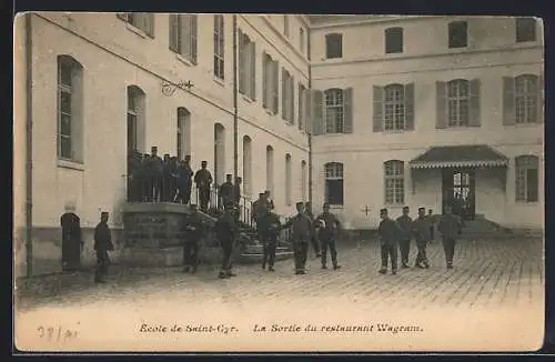 AK Saint-Cyr, L`École, la sortie du restaurant Wagram