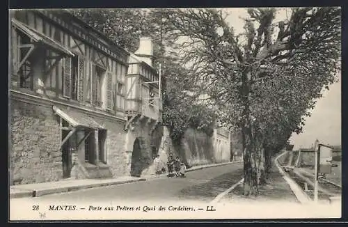 AK Mantes, Porte aux Pretres et Quai des Cordeliers