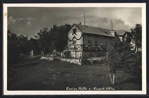 AK Enzian Hütte, am Kieneck, Gäste vor der Hütte