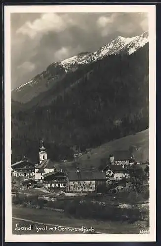 AK Landl /Tyrol, Ortspartie mit Kirche und Sonnwendjoch