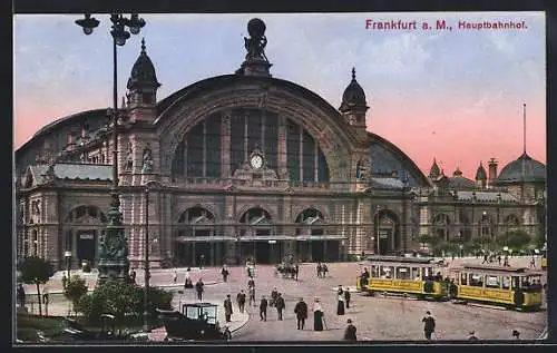 AK Frankfurt a. M, Strassenbahn und Passanten vor dem Hauptbahnhof